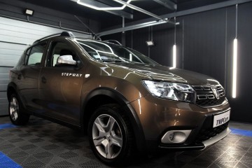 Benzyna Klimatyzacja Duże radio Zarejestrowany